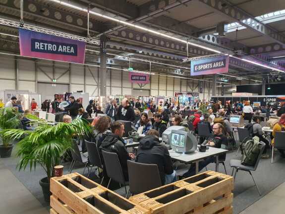 Retro Area & E-Sport Area